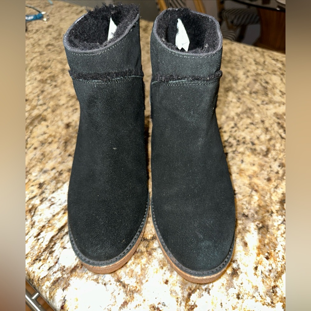 UGG Kazan Suede Black Ankle Boots size 8